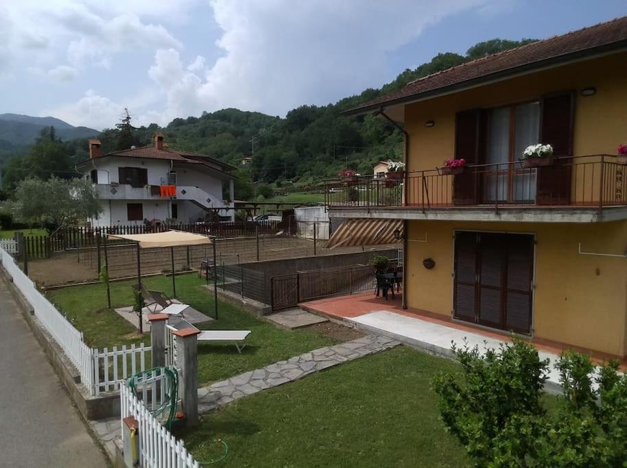 Casa Vacanze La Cicala Pontremoli Exterior photo